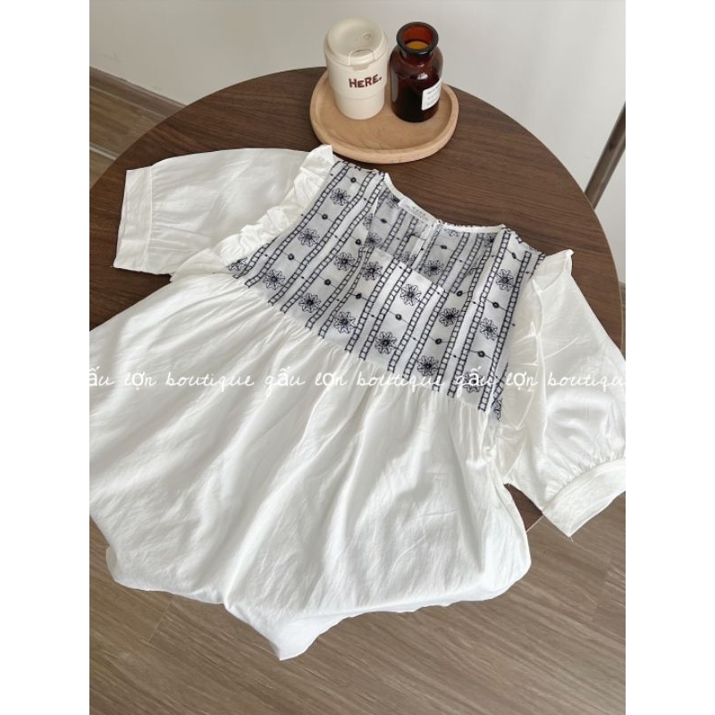 Áo babydoll cộc cổ vuông ngực thêu hoa vintage