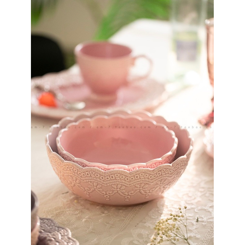 Set bát đĩa gốm gam màu hồng hoạ tiết viền ren siêu tỉ mỉ