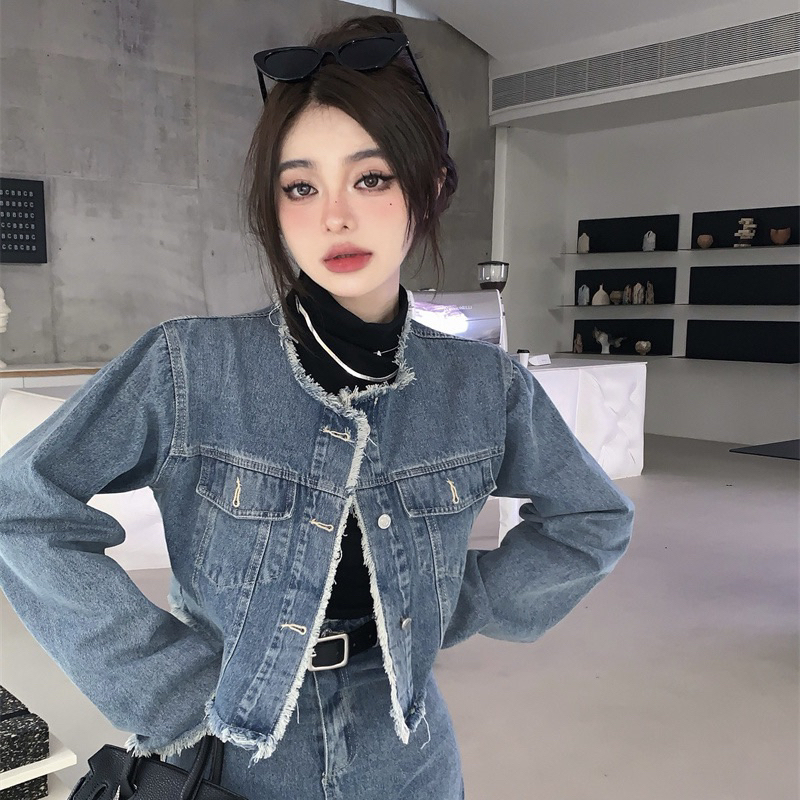 Sẵn S M- Set Áo croptop denim kèm chân váy denim hoạ tiết rách tua viền NewArrival 2023