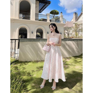 Đầm xốp vân hoa nổi dáng xoè kèm dây cổ