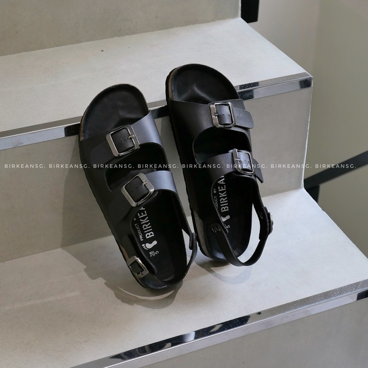 - GIÀY 2 KHOÁ MÀU ĐEN LÓT MÀU ĐEN DA PU UNISEX