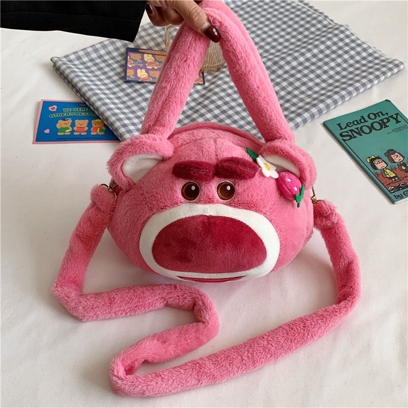 Túi Đeo Vai Gấu Hồng Lotso Size 30cm Siêu Dễ Thương, Siêu Cute Lông Mịn