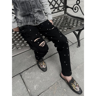 QUẦN JEANS NAM GẮN ĐINH HOẠ TIẾT