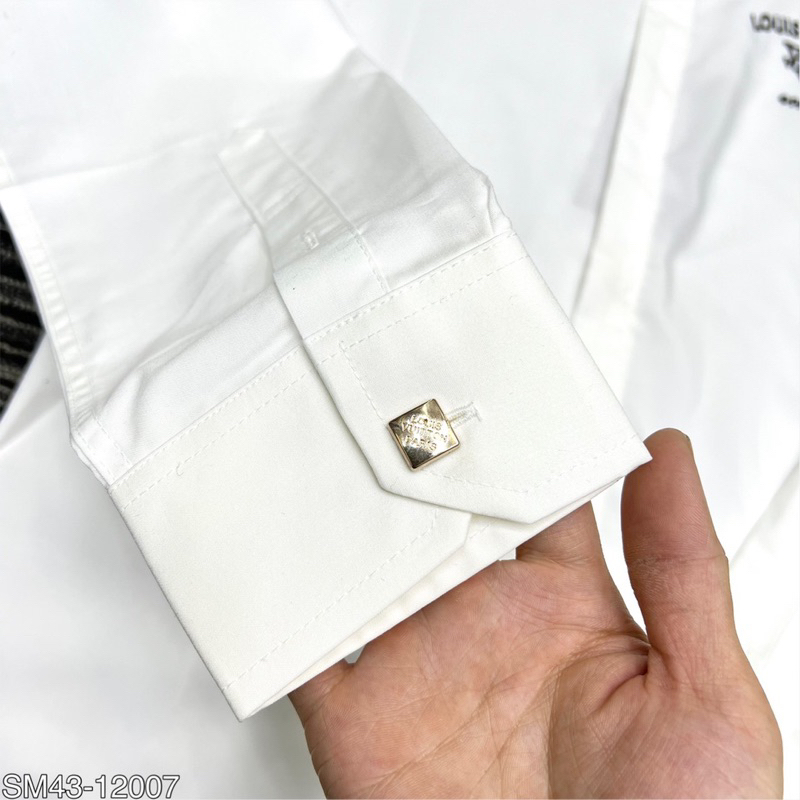 Sơ mi thiết kế thêu hình trước ngực mới nhất 2022