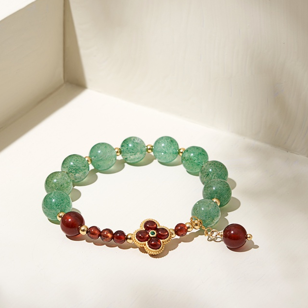 Vòng tay lắc tay đá thạch anh dâu charm hoa 4 cánh garnet mạ vàng may mắn phong thủy Udumbara quà biếu tặng sang trọng