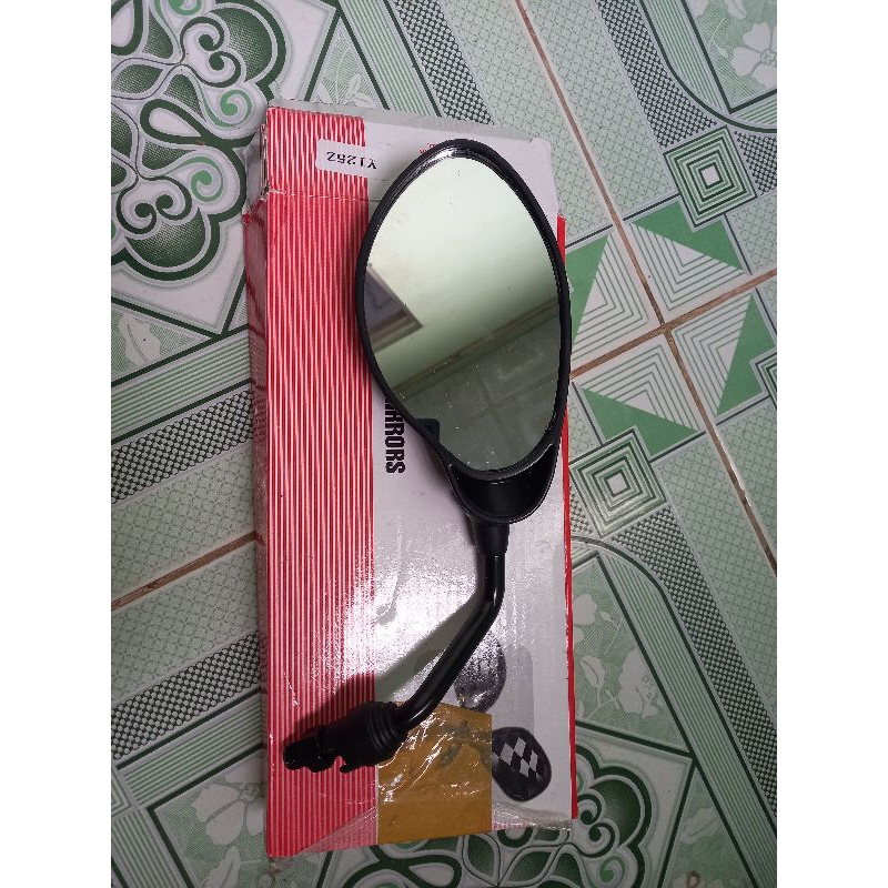 Lẻ kính yaz bên trái gắn được nhìu dòng xe máy