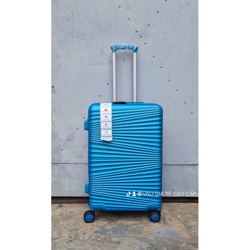 VALI NHỰA CÔNG TY HÙNG PHÁT , KHOÁ KÉO , BÁNH XE XOAY 360 ĐỘ