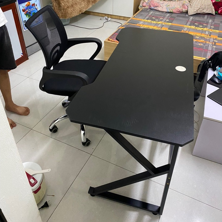 Bàn làm việc gaming chữ U K Z VX07-1 thiết kế chắc chắn, mặt uống cong, có lỗ đi dây - Nội Thất Vạn Xuân