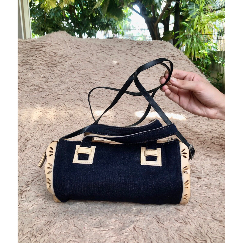 Túi chuẩn si. Túi qua sử dụng. Khách vui lòng xem hình nếu muốn biết thêm thông tin sản phẩm mời khách vô chat . Thanks.