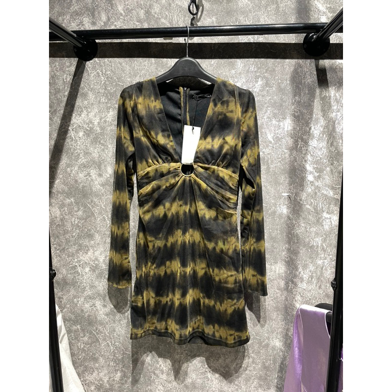 Đầm zara xẻ ngực