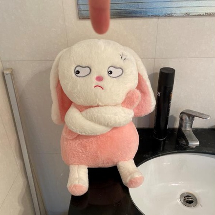 Thú nhồi bông hình thỏ giận dỗi