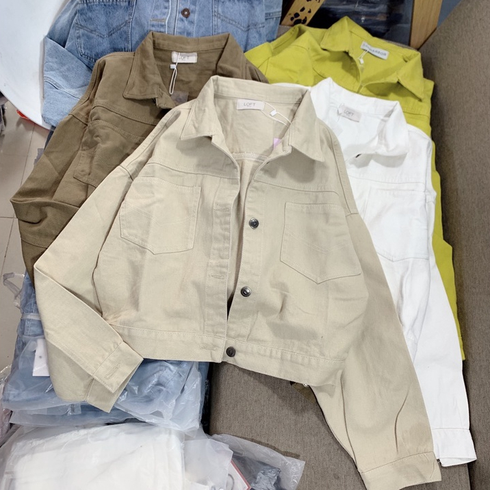 Áo khoác kaky tay dài hai túi trơn phom vừa