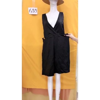 đầm yếm đen phối nút size M -L. S659