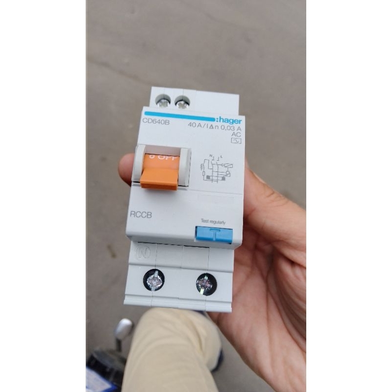 Aptomat chống dò Hager