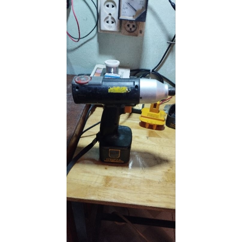 máy vít nhật bãi national EZ6605 có nút chỉnh số lần búa đập