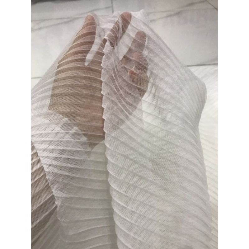vải voan lưới dập ly màu trắng tinh mềm mịn đẹp ( khổ 1m6 đo căng tay)