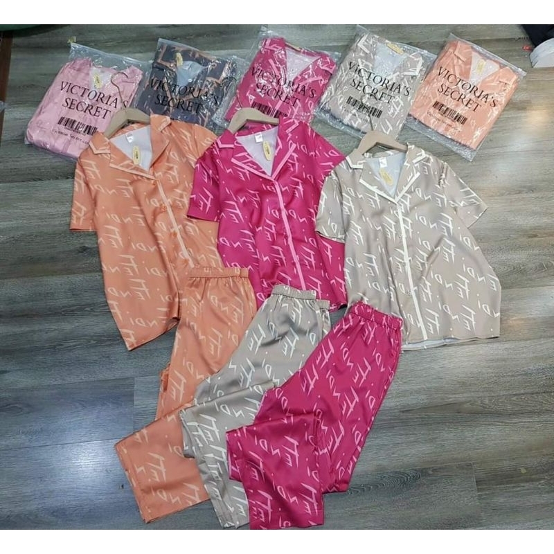 Set pijama lụa Victoria's secret gồm áo cọc tay + quần dài, hàng vnxk