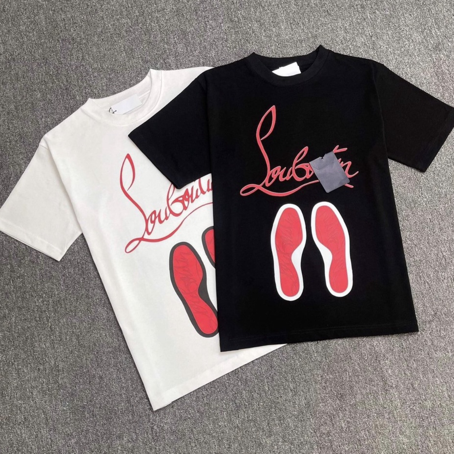 Áo Phông Louboutin Hình In Đế Giày Cực Nét - Áo LC Chất Liệu Cotton Thoáng Mát Form Dáng Unisex Nam Nữ Hot Trend 2023
