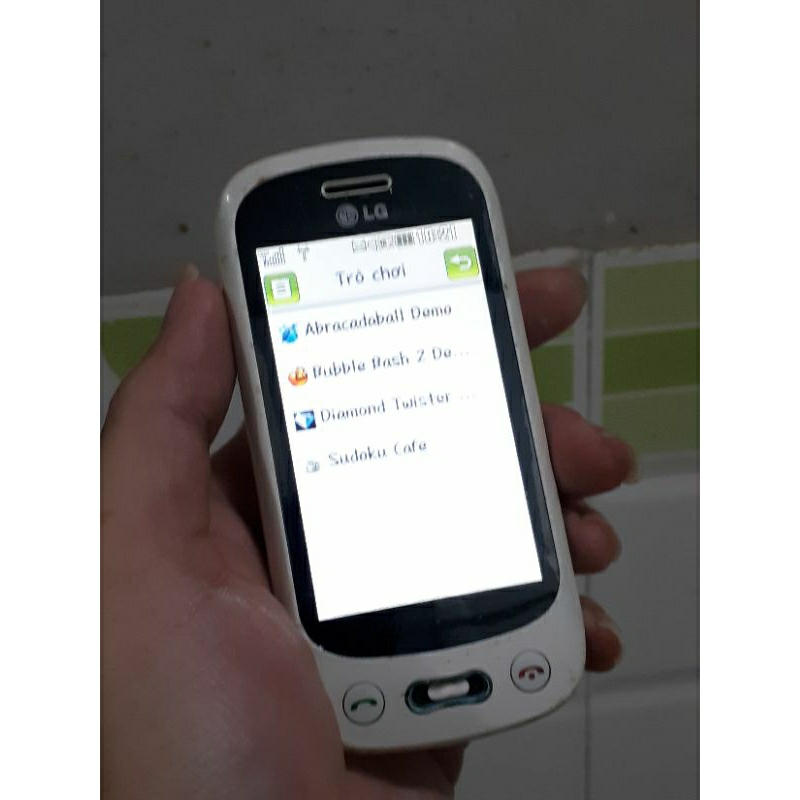 Điện thoại cũ cổ LG T350i zin tem, wifi, sưu tầm, nghe gọi