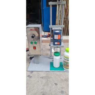 máy vặn nắp chai