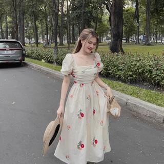 Đầm công sở hoa nhí màu trắng cổ vuông tay lỡ dáng dài