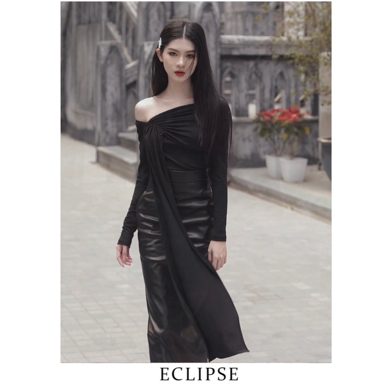 Áo Cotton Trễ Vai Vạt Dài + Chân Váy Da Eclipse Clothing