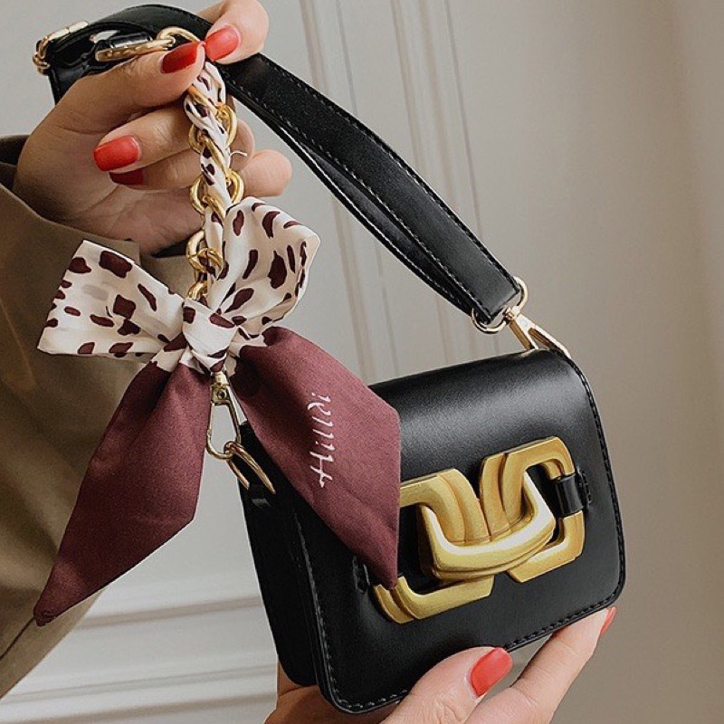 Túi mini đeo chéo dây tết khăn khoá móc xích vàng to không vừa điện thoại