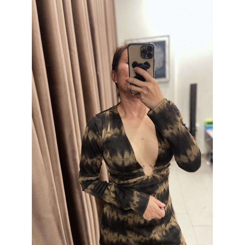 Đầm zara xẻ ngực