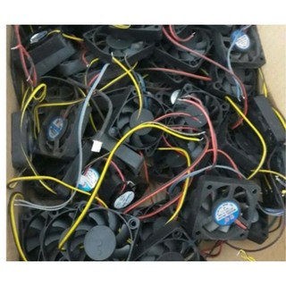 quạt thông gió 12V DC 4*4*1 cm