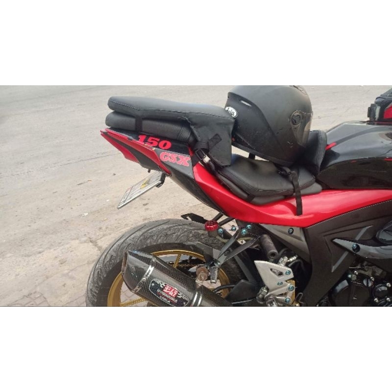 Yên phụ gsx150 giúp người sau thoải máy.