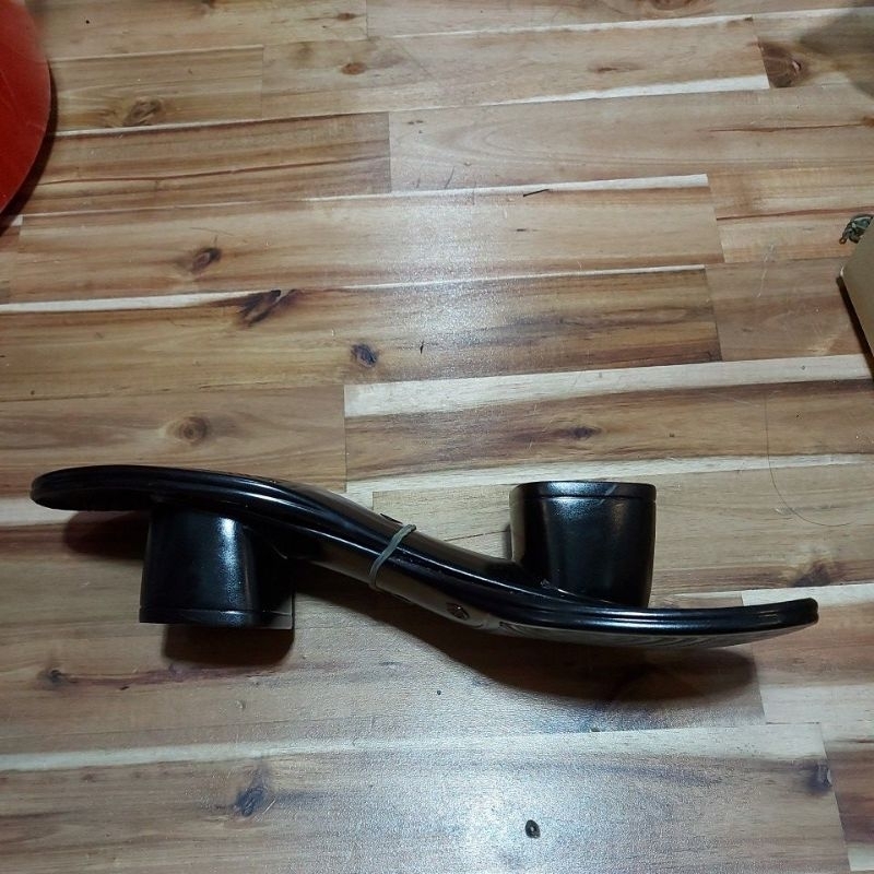 đế gót trụ cao 4cm có 2mau đen &be đâm có sz từ 35->38