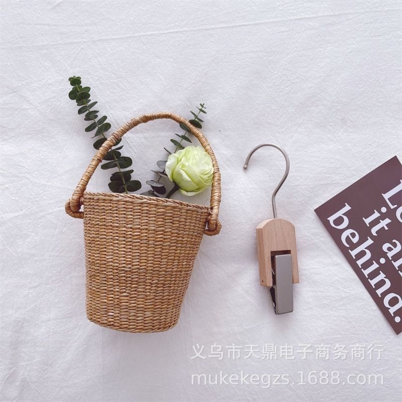 Phụ kiện Giỏ cói cầm tay cho bé