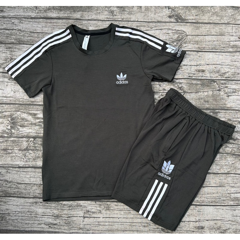 Bộ thể thao cộc tay nam, bộ xốp nam thêu logo cao cấp chất liệu vải xốp bóng co dãn thấm hút mồ hôi tốt