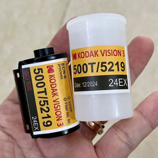 Film điện ảnh Kodak Vision 3 500T 24exp Indate
