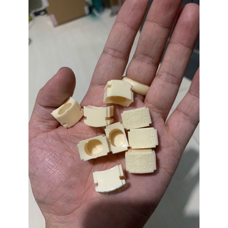 Tai cóng nhựa cho lồng nuôi chim nhỏ