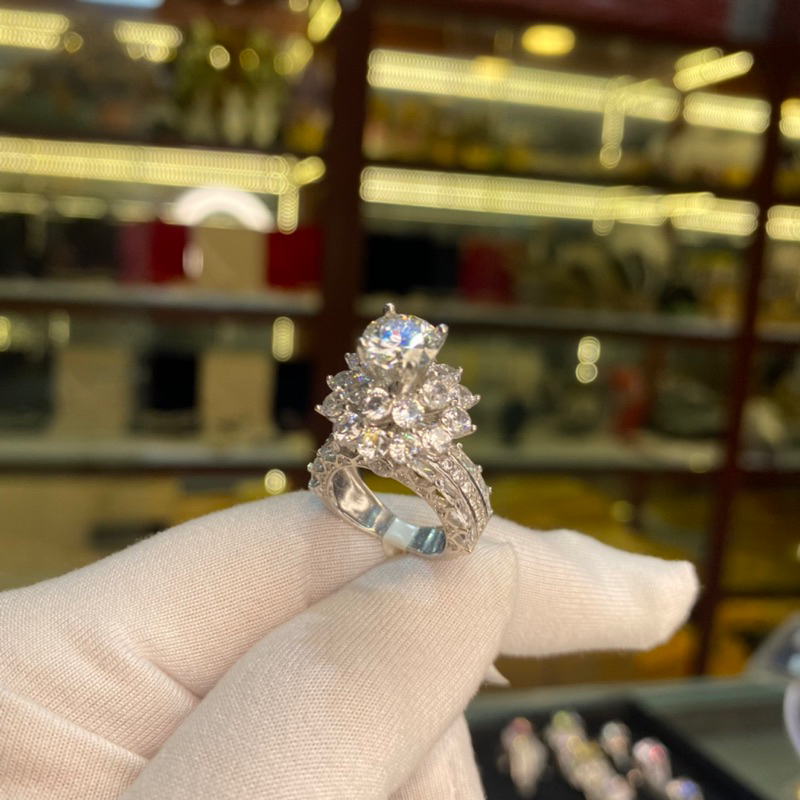 Nhẫn moissanite