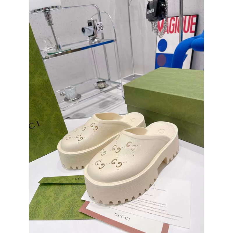 Sục 2 màu đen và kem