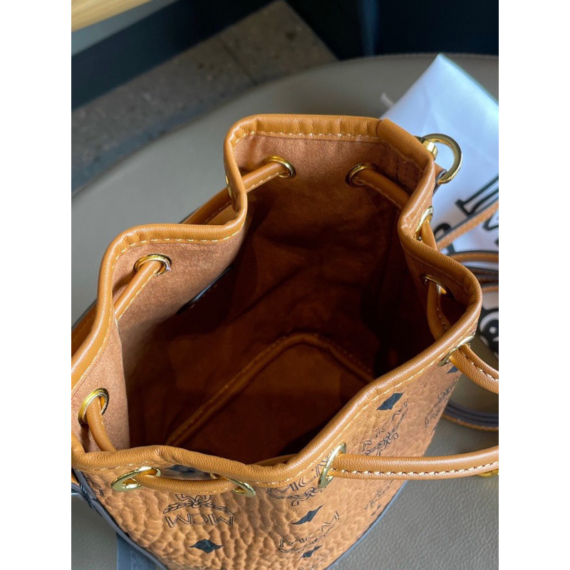 Bucket MCM cấp bến Dáng siêu xinh Chất da dày dặn, có quai xách và đeo chéo