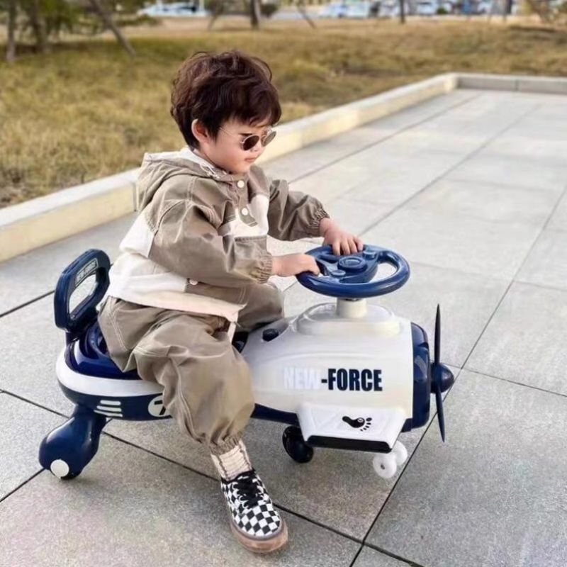 Xe lắc máy bay tải trọng lên đến 100kg, mẹ và bé thoải mái chơi đùa