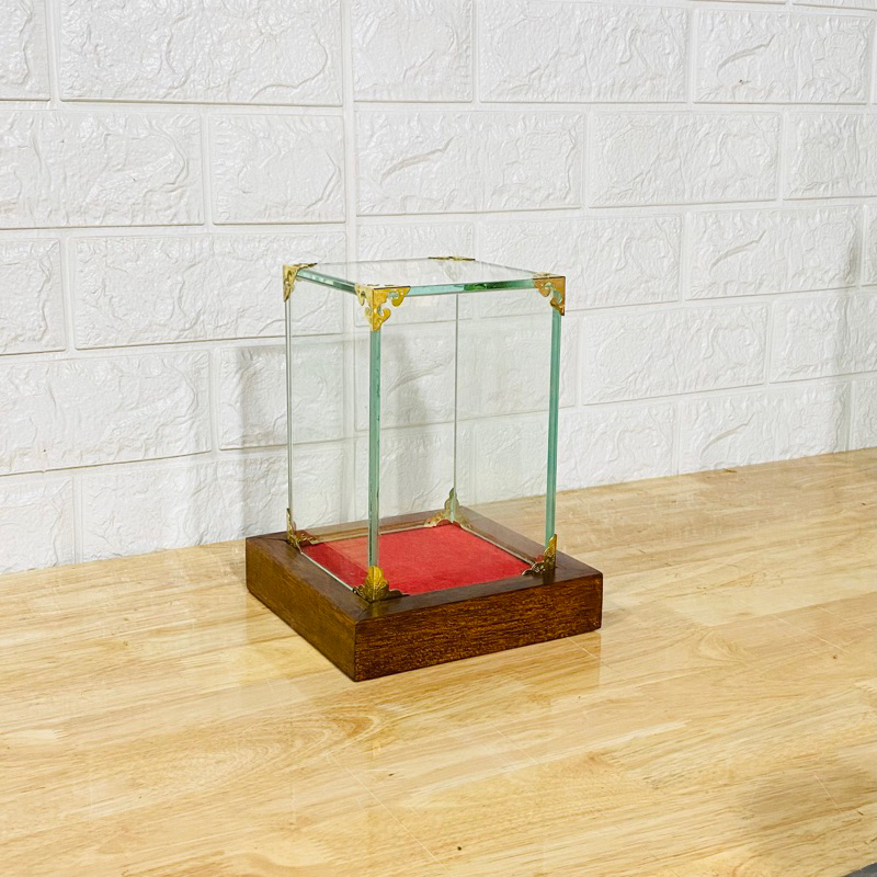 Khung kính trưng bày tượng kích thước lọt lòng 11 x 11 cao 17 cm