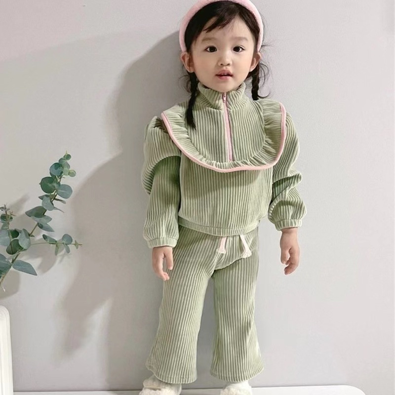 Bộ thể thao thu đông cho bé gái xanh be model 2023