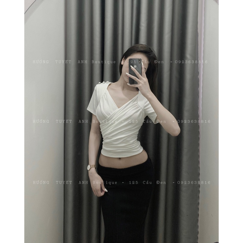 Áo cổ V đắp chéo nút vai