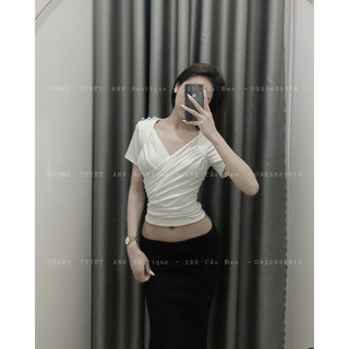 Áo cổ V đắp chéo nút vai