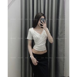 Áo cổ V đắp chéo nút vai