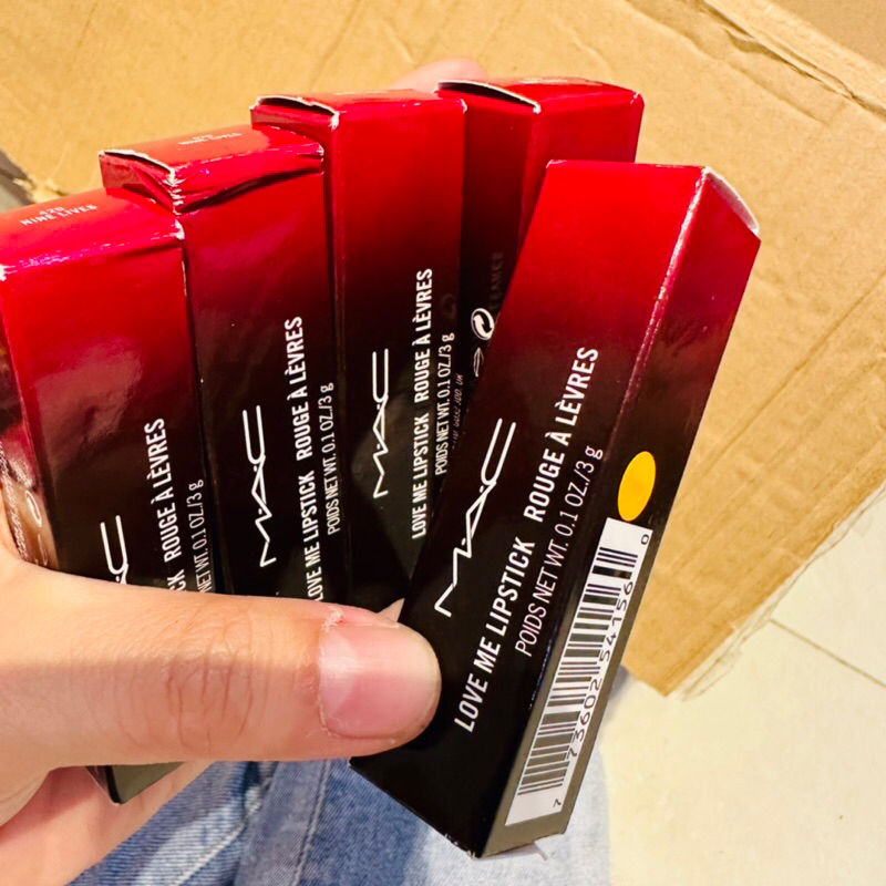 Son thỏi M.A.C Love Me Lipstick 3g