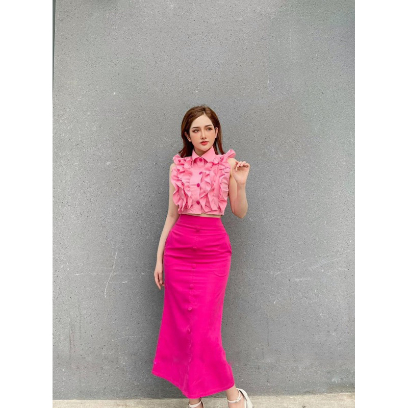 ÁO SƠ MI SÁT NÁCH VIỀN BÈO KÍN THÂN TRƯỚC DÁNG CROPTOP CHO NỮ.