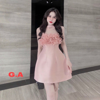 Đầm tafta cúp ngực kết hoa cổ choker
