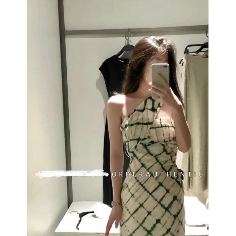 Đầm kẻ sọc lệch vai