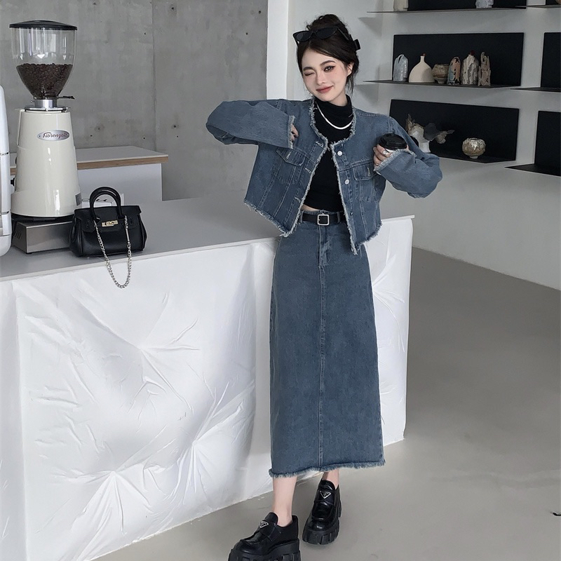 Sẵn S M- Set Áo croptop denim kèm chân váy denim hoạ tiết rách tua viền NewArrival 2023