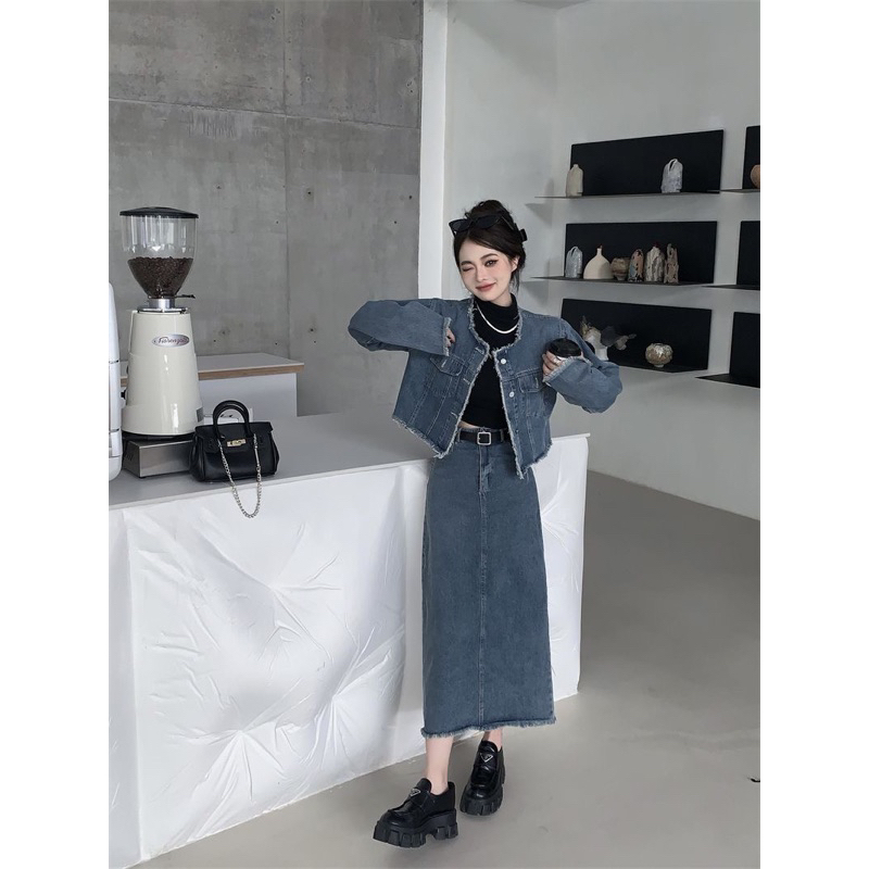 Sẵn S M- Set Áo croptop denim kèm chân váy denim hoạ tiết rách tua viền NewArrival 2023